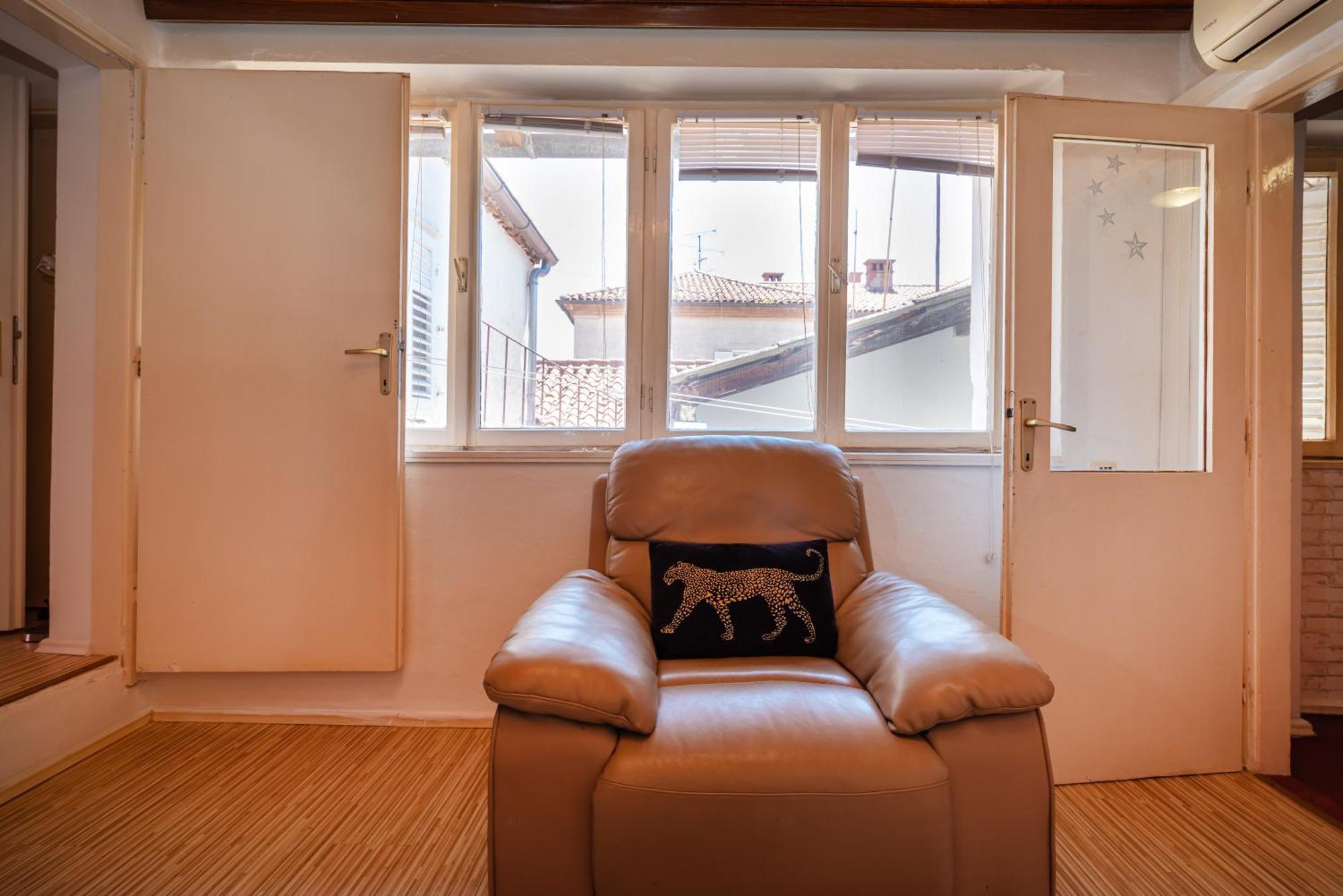 Ferienwohnung Timeless Antique Old Town With Terrace Zadar Exterior foto